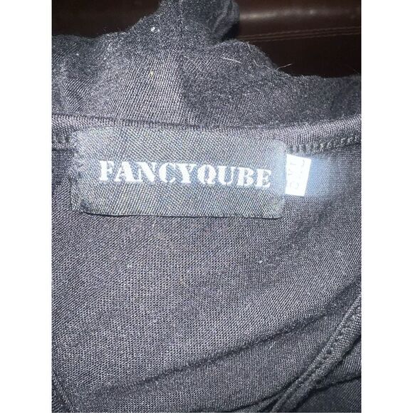 Disney Mickey Mouse hands making a heart tank - Picture 3 of 3